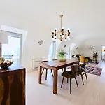 Luxury Apartment By Myplaceforyou, Very Quiet, Close To Time Out Market Lisbon